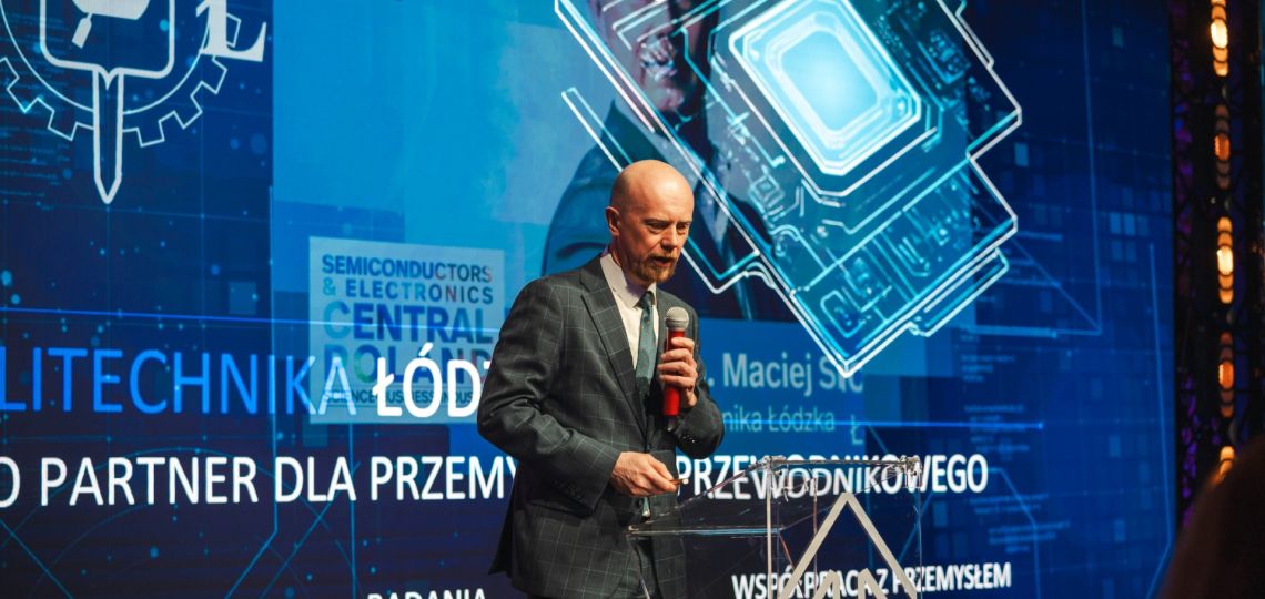 Presentation by Prof. Maciej Sibiński from the Department of Semiconductor and Optoelectronic Devices at Lodz University of Technology, photo: ŁSSE