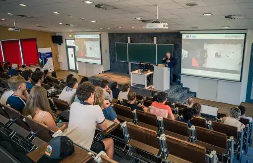  Uczestnicy Łódź HCI Summer School 2022 w sali wykładowej.