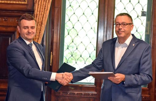 Podpisanie umowy na termomoernizację budynków