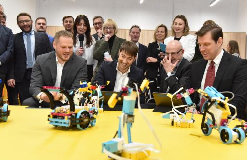  Zaproszeni goście: przedstawiciele władz, jako pierwsi testowali nowoczesne urządzenia znajdujące się w Pracowni PAKT