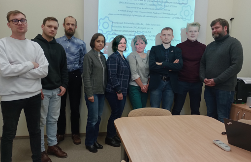 From left: students - Maciej Kopa and Adam Czyżewski with the faculty of the Institute of Information Technology: dr inż. Łukasz Chomątek, dr inż. Bożena Borowska, dr inż. Joanna Ochelska-Mierzejewska, dr hab. inż. Aneta Poniszewska-Marańda – head of the project, and doctoral candidates: mgr inż. Michał Pawlak, mgr inż. Krzysztof Stępień, mgr inż. Tomasz Krym (also representing Kodegenix)
