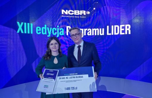  Na zdjęciu z gali laureatka z PŁ wraz z prorektorem ds. nauki prof. Łukaszem Albrechtem