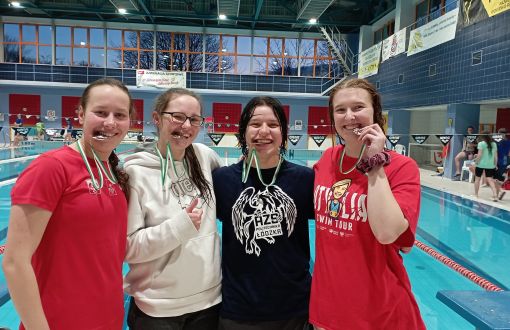 Srebrna sztafeta kobiet z PŁ w składzie, od lewej: Aleksandra Bednarek, Zuzanna Dzwonnik, Alicja Maziar, Maja Mikołajczyk, fot. Joanna Lipińska