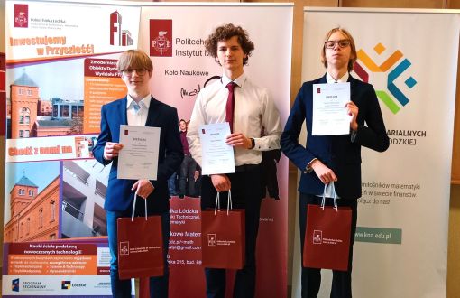 Laureaci konkursu matematycznego w PŁ, w środku zwycięzca z PLO PŁ - Kacper Wadas, Fot. Filip Podgórski