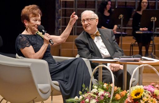 prof. Jan Krysiński i Grażyna Sikorska podczas jubileuszowego koncertu w Filharmonii, fot. Jacek Szabela