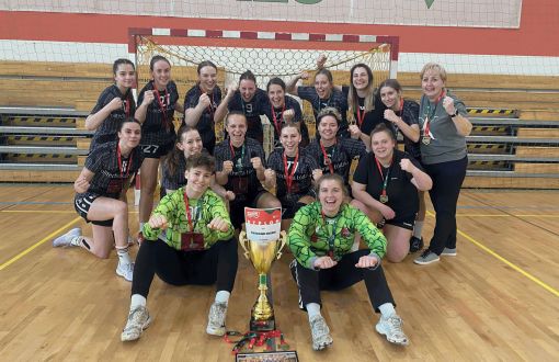 Szczypiornistki PŁ z pucharem dla najlepszego zespołu wśród uczelni technicznych w Polsce, fot. Agnieszka Kowalska