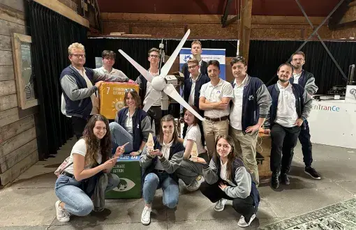 Zespół studentów SKN Energetyków z turbiną, fot. arch. GUST