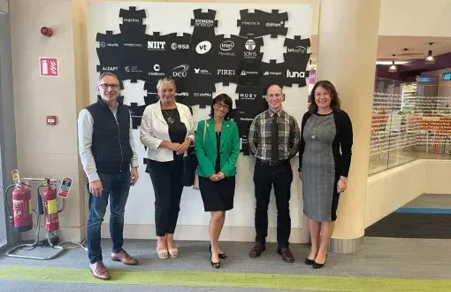 At the information board. From left: DCU Director Ronan Cunninghan, prof. Agnieszka Zakrzewska-Bielawska, prof. Magdalena Grębosz-Krawczyk, dr Peter Olwell, and dr inż. Iwona Staniec
