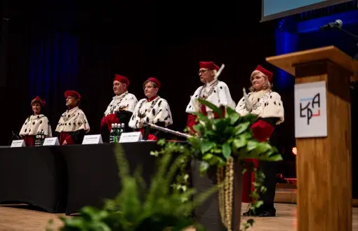 Rektorzy łódzkich uczelni zrzeszonych w ŁPA podczas inauguaracji roku akade. 2023/2024 fot. Mikołaj Zacharow 