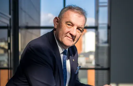 Zdjęcie portretowe: prof. Krzysztof Jóźwik