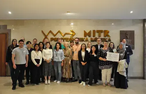 Workshop participants and lecturers in the hall of the MITR building (photo: Sławomir Kadłubowski)