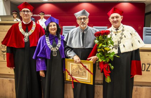 Prof. Bogusław Buszewski, doctor honoris causa of TUL, accompanied by rector Prof. Krzysztof Jóźwik, the award’s promoter Prof. Małgorzata Iwona Szynkowska-Jóźwik and vice-rector for science Prof. Łukasz Albrecht