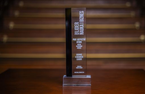 The "Lider 2024 Nauka i Biznes" statuette 
