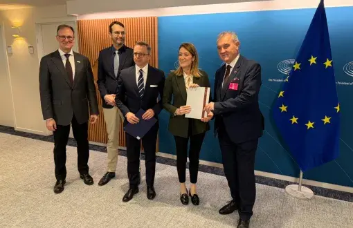 Rector Prof. Krzysztof Jóźwik with President Roberta Metsola. Next to them are MP Dariusz Joński, Rector of the University of Lodz Prof. Rafał Matera, and Rector of Medical University of Lodz Prof. Janusz Piekarski. Photo: Archive