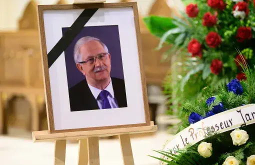 Pogrzeb prof. Jana Krysińskiego  rozpoczęła msza żałobna w Bazylice Archikatedralnej, fot. Sebastian Szwajkowski