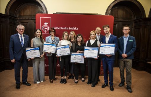 Lureaci w towarzystwie rektora prof. Krzysztofa Jóźwika, prorektora prof. Pawła Strumiłło i Adama Owczarka, kierownika Działu Rozowju Uczelni organizującego IDEA BOX