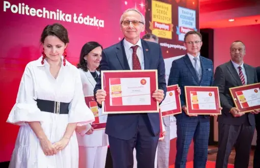 Dyplom odebrał prof. Paweł Strumiłło, prorektor ds. nauki, fot. Anita Kot