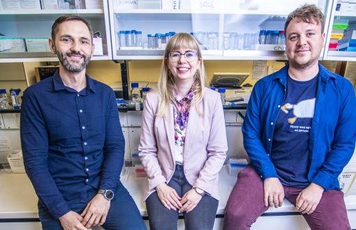 Od lewej: dr hab. inż. Bartosz Sekuła, dr inż. Agnieszka Pietrzyk-Brzezińska i mgr inż. Maciej Nielipiński 