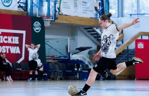 Strzał oddaje Maja Pruszyńska z PŁ