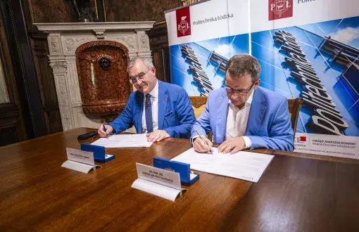 The document was signed by the Rector of Lodz University of Technology, Professor Krzysztof Jóźwik, and the Director of OPI PIB, Prof. Jarosław Protasiewicz. Photo: Marcin Szmidt